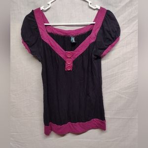 Weavers top black and pink size Large buttons on front V neck comfortable cute